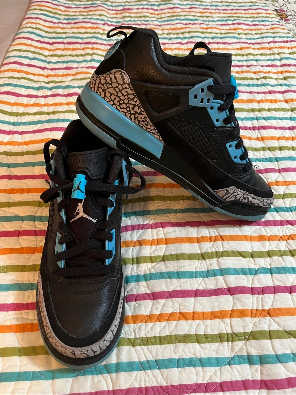 Size 7 youth Jordan basketball shoes